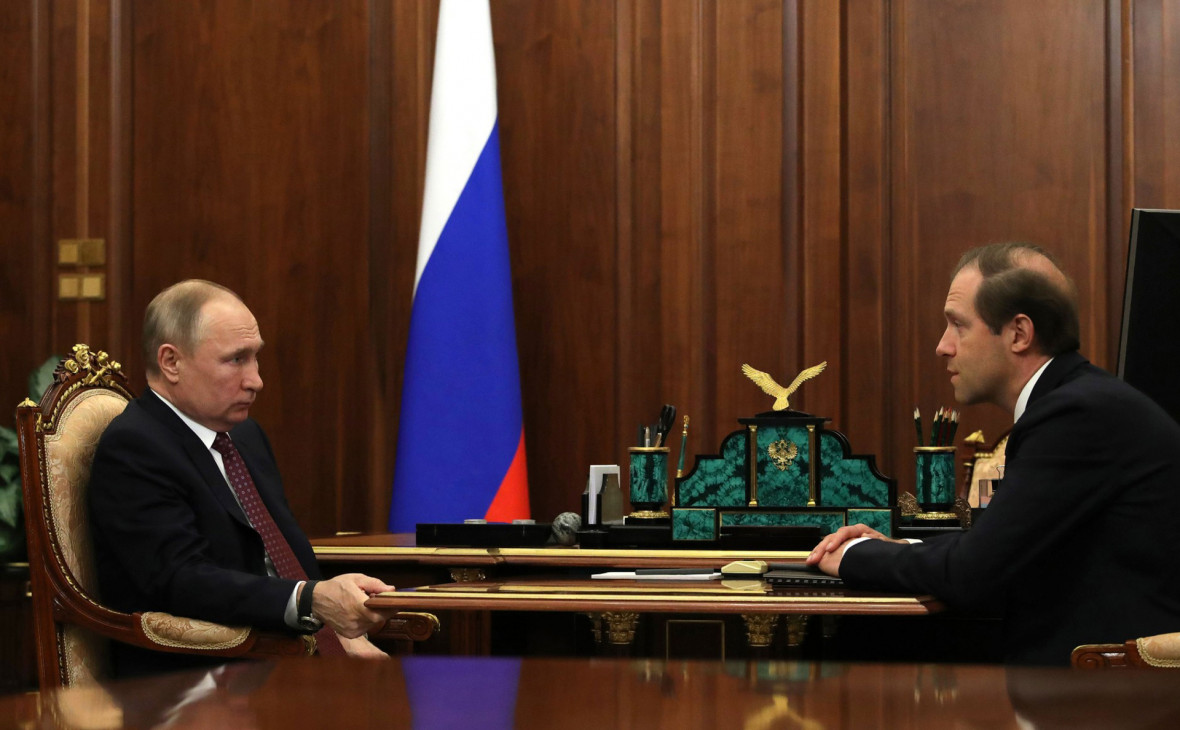 Путин поручил обеспечить граждан и специалистов материалами против вируса