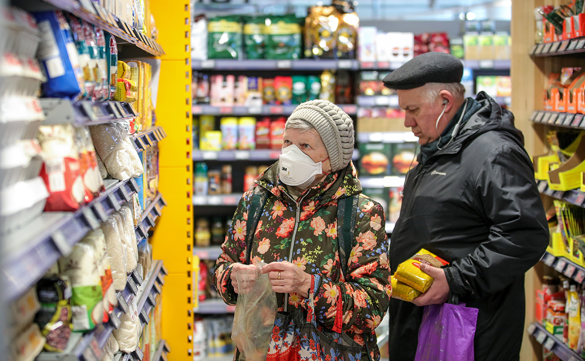 Власти Москвы и Подмосковья обяжут пожилых соблюдать домашний режим