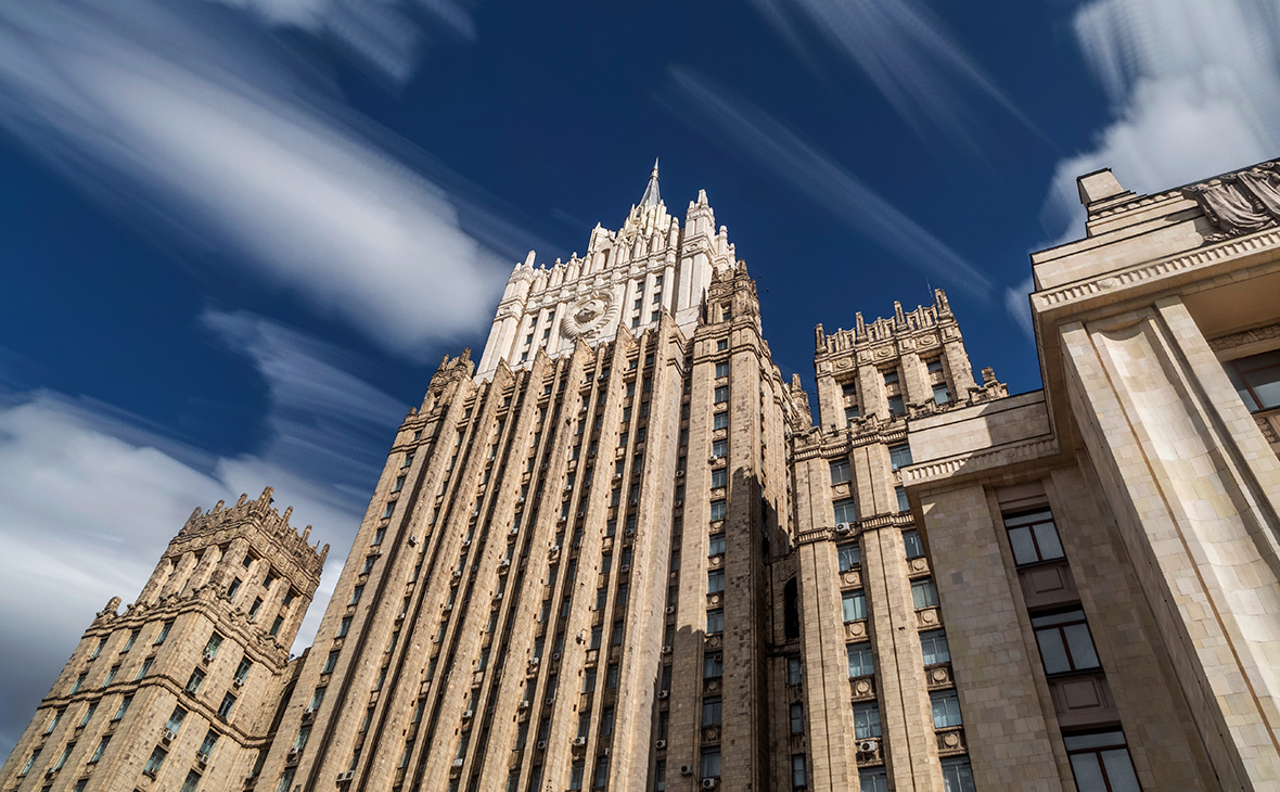 МИД назвал сроки составления списков россиян для вывоза из-за рубежа