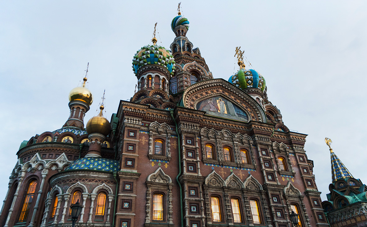 Власти Петербурга предложили храмам вести видеотрансляцию служб
