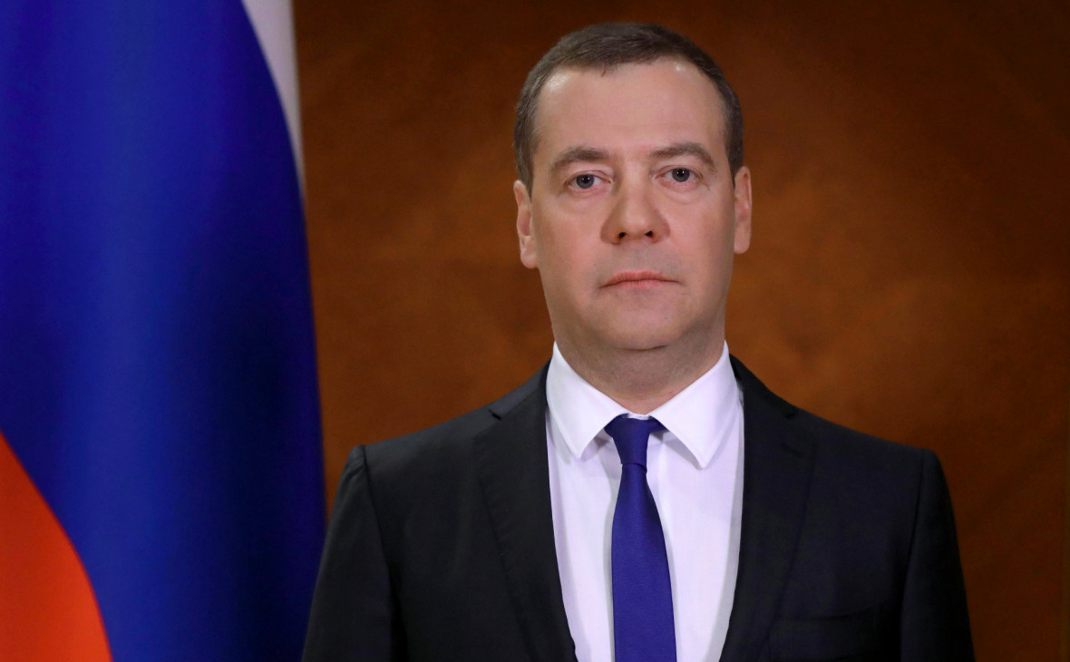 Медведев в обращении к россиянам назвал коронавирус угрозой цивилизации