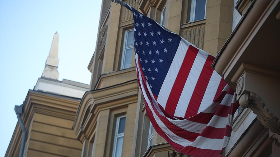 США приостановят выдачу виз во всем мире из-за коронавируса