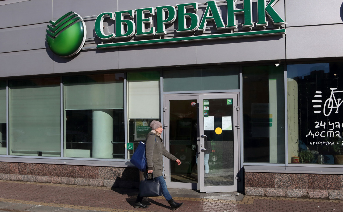 Сбербанк посоветовал клиентам не посещать офисы обслуживания из-за вируса