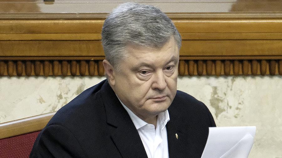 Порошенко заявил о чрезвычайной ситуации на Украине из-за коронавируса