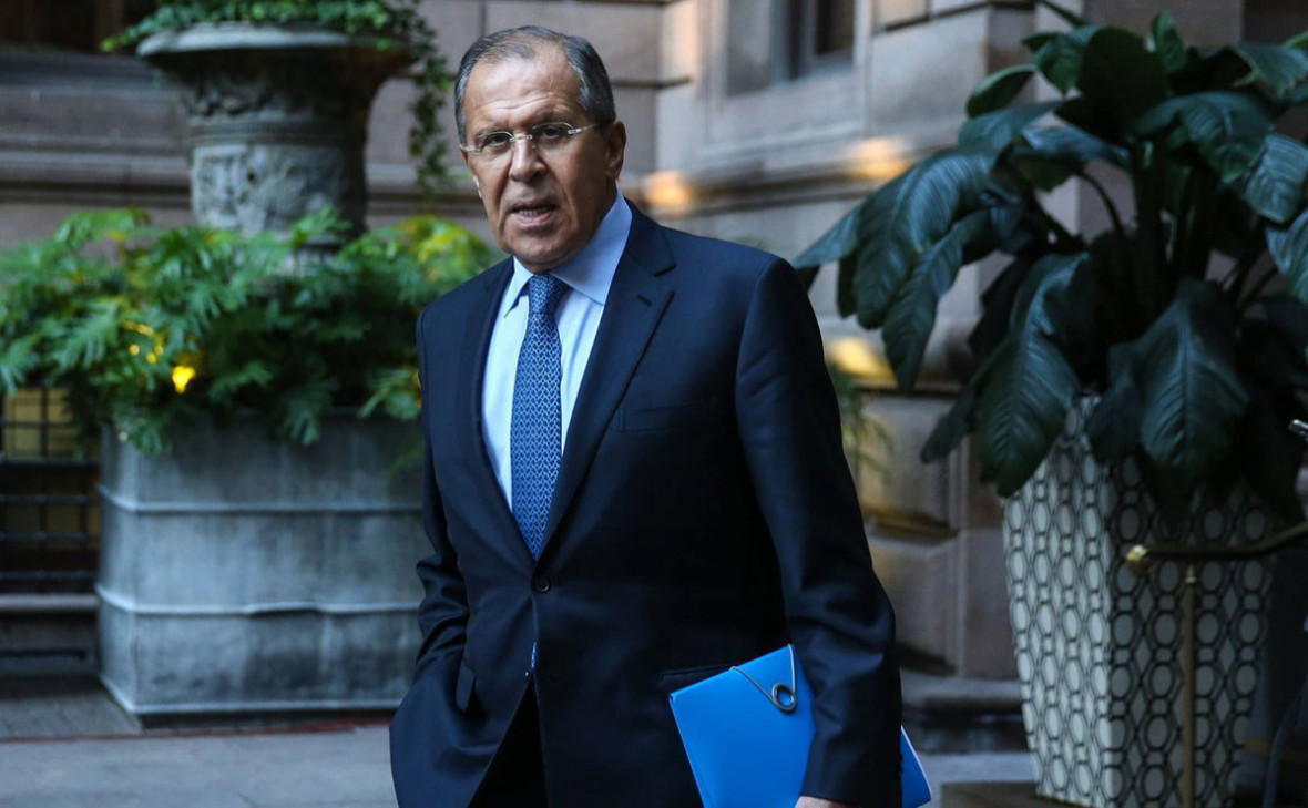 Лавров обсудил с главой МИД ОАЭ возвращение российских туристов домой
