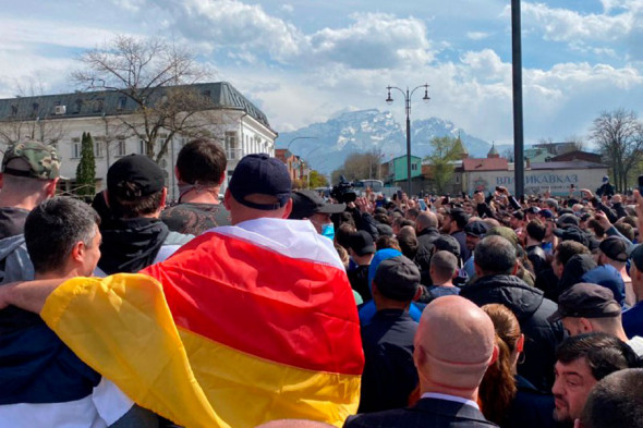 Акция протеста из-за режима самоизоляции во Владикавказе. Фоторепортаж