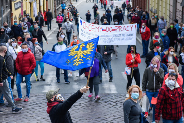 Как в разных странах протестуют против карантинных мер. Фоторепортаж