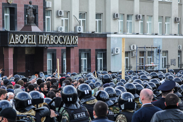 Как в разных странах протестуют против карантинных мер. Фоторепортаж