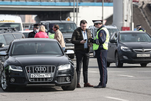 Пробки и очереди в Москве после введения пропусков. Фоторепортаж