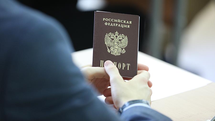 Россиянам с двойным гражданством разрешили выезжать из страны