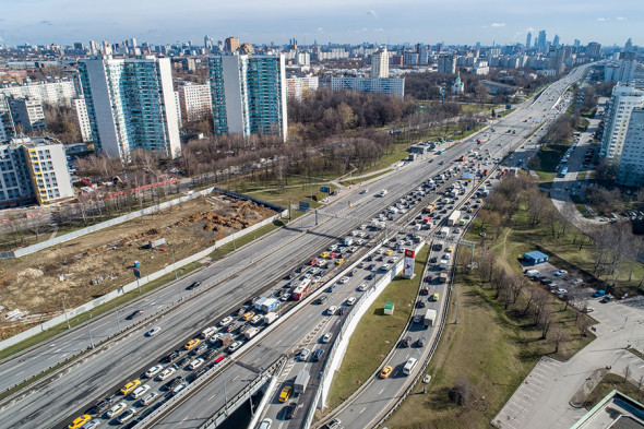 Пробки и очереди в Москве после введения пропусков. Фоторепортаж