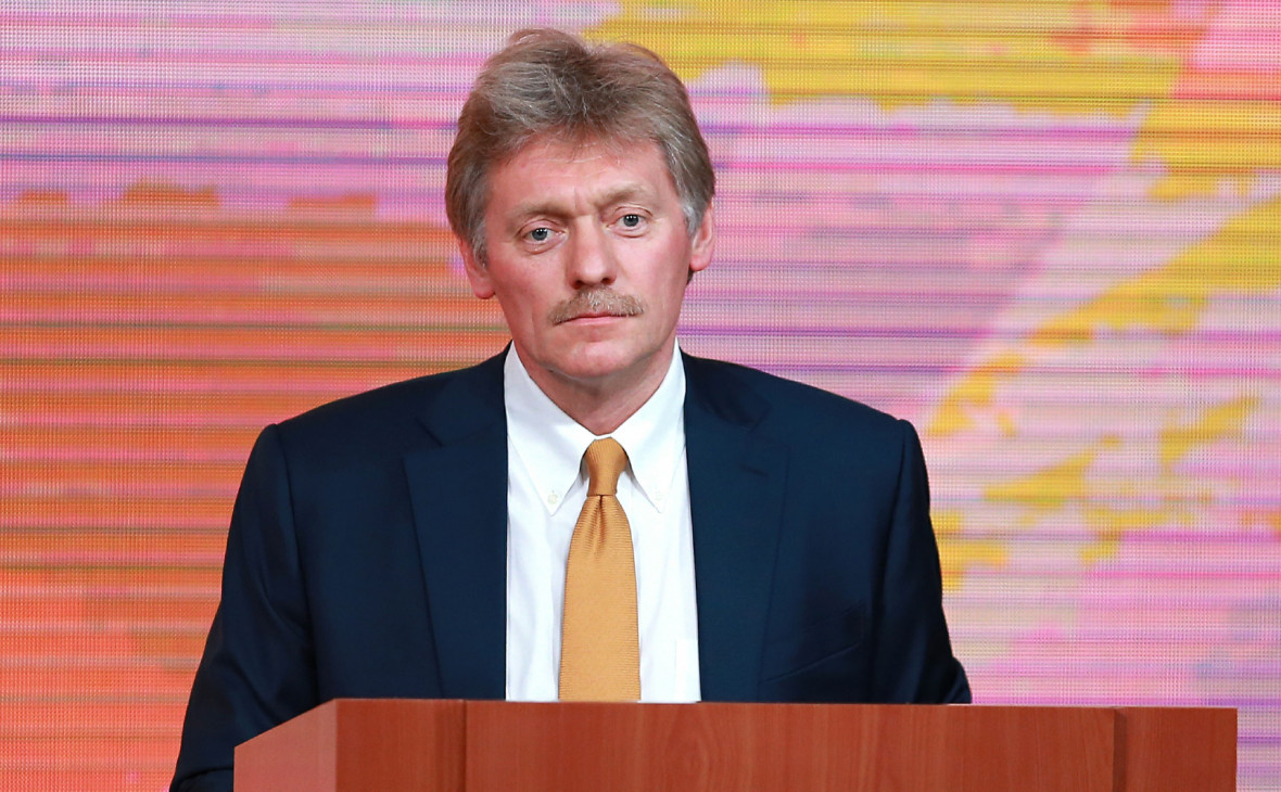Песков назвал приоритетным выполнение властями социальных обязательств