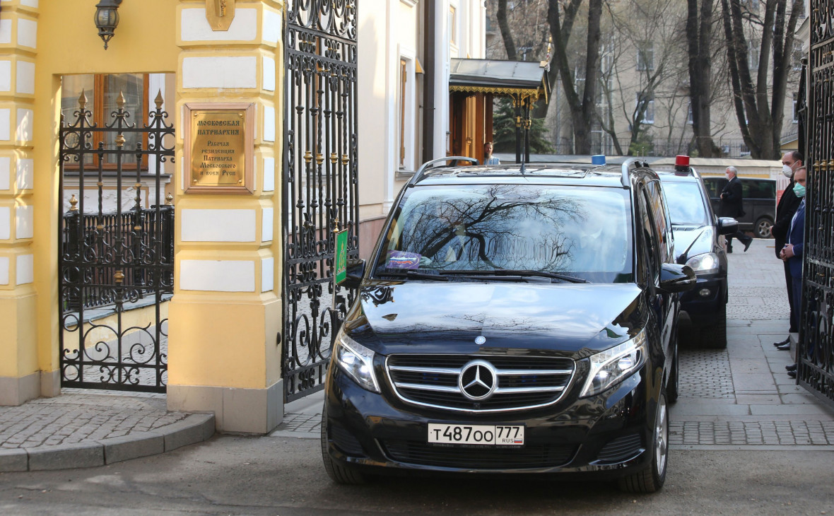 Патриарх Кирилл начал объезд вокруг Москвы с молитвой от коронавируса