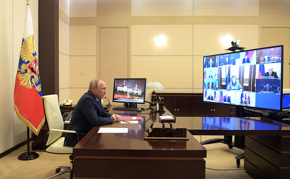 Песков заявил о соблюдении Путиным социальной дистанции
