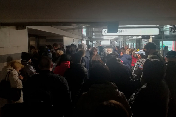 Пробки и очереди в Москве после введения пропусков. Фоторепортаж