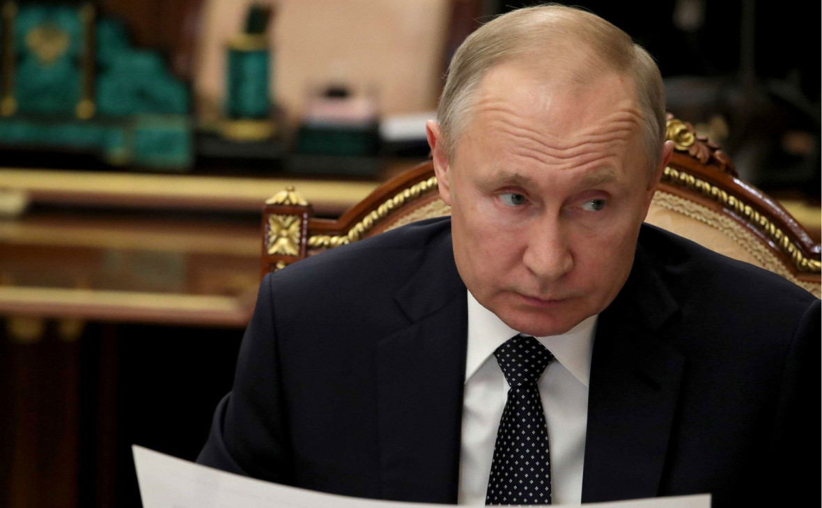 В Кремле объяснили рукопожатия Путина вопреки коронавирусу