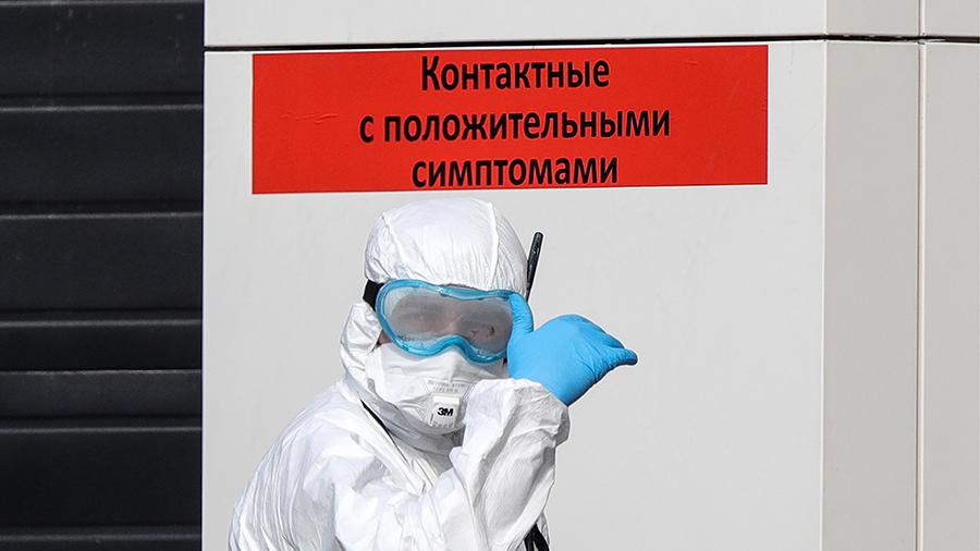 Врач рассказал о вероятности не заболеть после контакта с носителем вируса