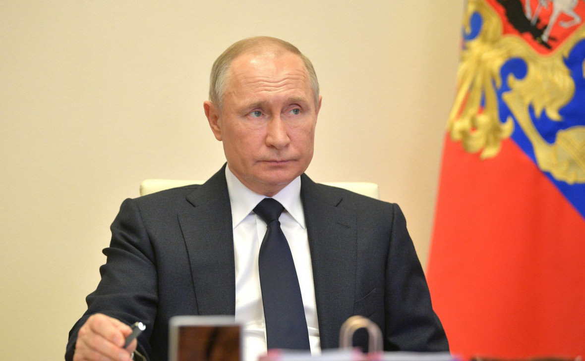 Путин поручил упростить порядок регистрации вакцин от коронавируса
