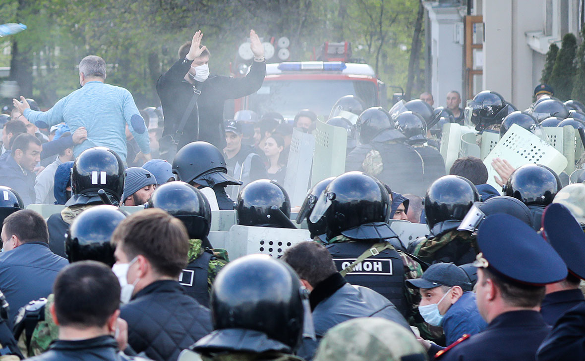 Во Владикавказе арестовали 13 участников митинга из-за самоизоляции
