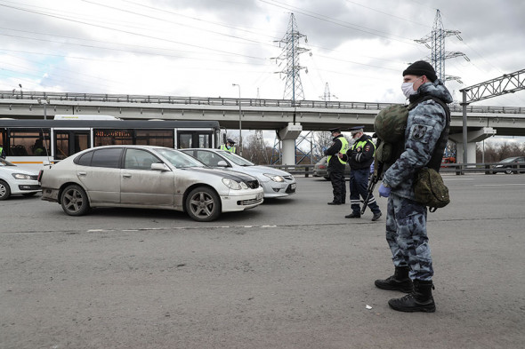 Пробки и очереди в Москве после введения пропусков. Фоторепортаж