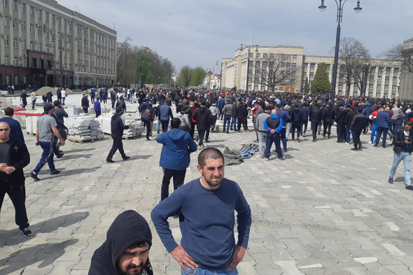 Акция протеста из-за режима самоизоляции во Владикавказе. Фоторепортаж