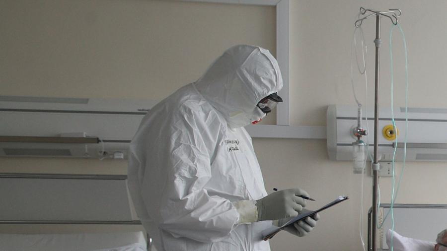 Врачи рассказали о пациентах с наиболее тяжелой переносимостью COVID-19