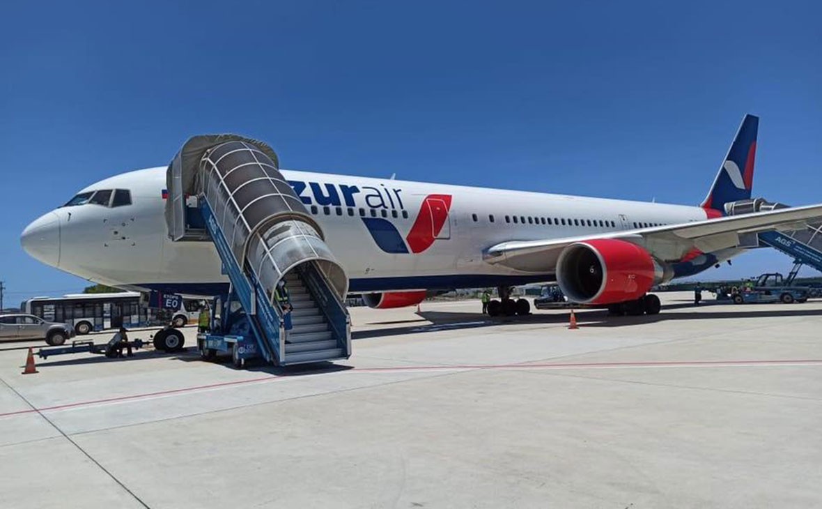Рейс Azur забрал из Вьетнама 231 российского туриста