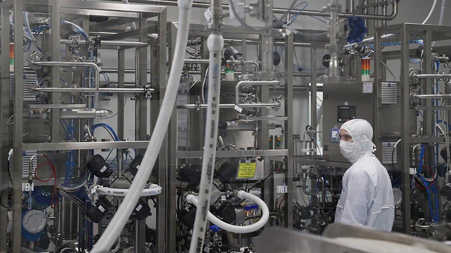К концу года в России могут выпускать до 15 млн доз вакцины от COVID-19 в месяц