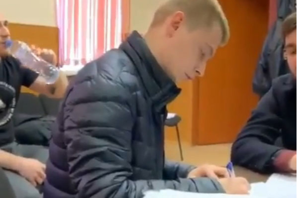 Суд оштрафовал жаривших шашлыки на Сенной площади в Петербурге мужчин