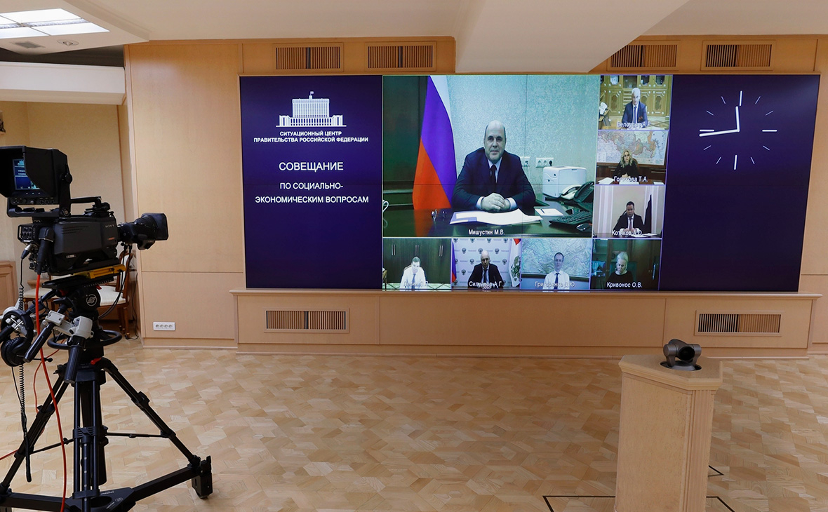 Мишустин провел видеосовещание с кабмином из больницы