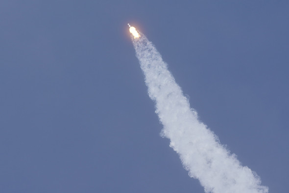 США впервые за 9 лет запустили в космос пилотируемый корабль. Фотогалерея