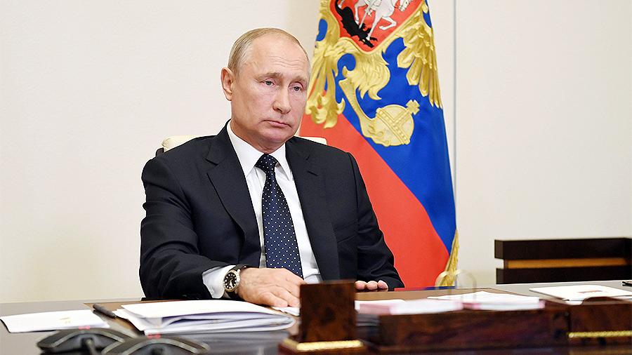 Путин раскритиковал правительство за неясные документы по выплатам для врачей