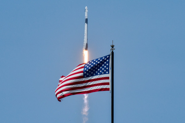 США впервые за 9 лет запустили в космос пилотируемый корабль. Фотогалерея