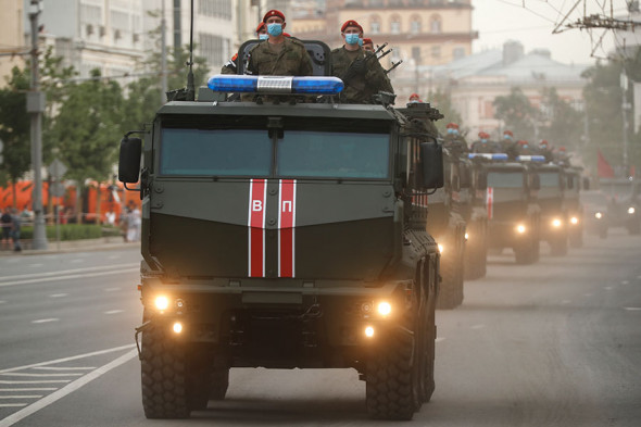 Проезд военной техники перед репетицией парада Победы. Фоторепортаж