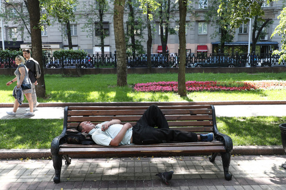 В Москве открылись кафе, спортзалы и детские площадки. Фоторепортаж