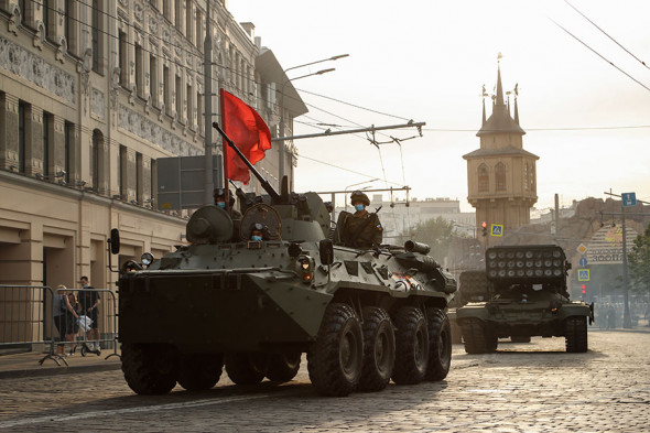 Проезд военной техники перед репетицией парада Победы. Фоторепортаж