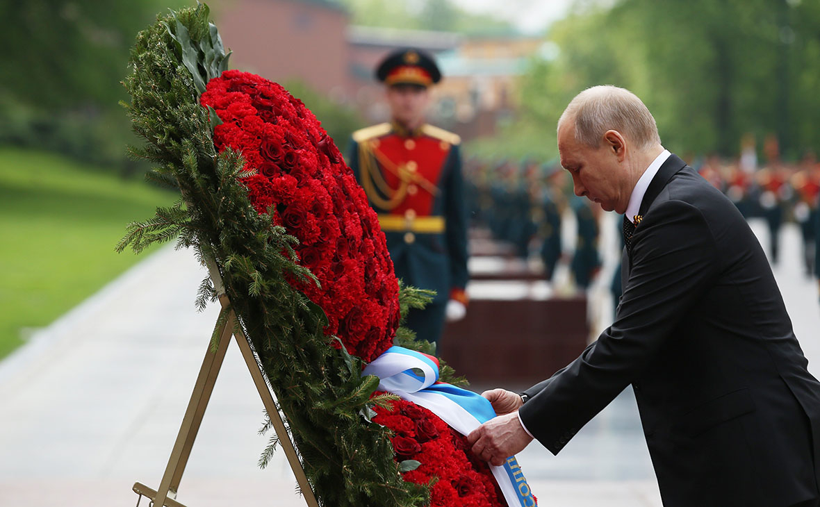 Путин возложил венок к Могиле Неизвестного Солдата