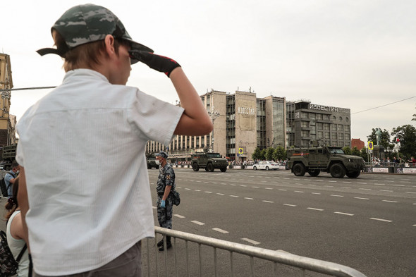 Проезд военной техники перед репетицией парада Победы. Фоторепортаж