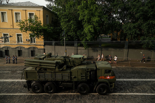Проезд военной техники перед репетицией парада Победы. Фоторепортаж