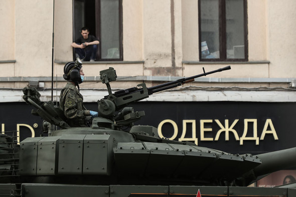 Проезд военной техники перед репетицией парада Победы. Фоторепортаж