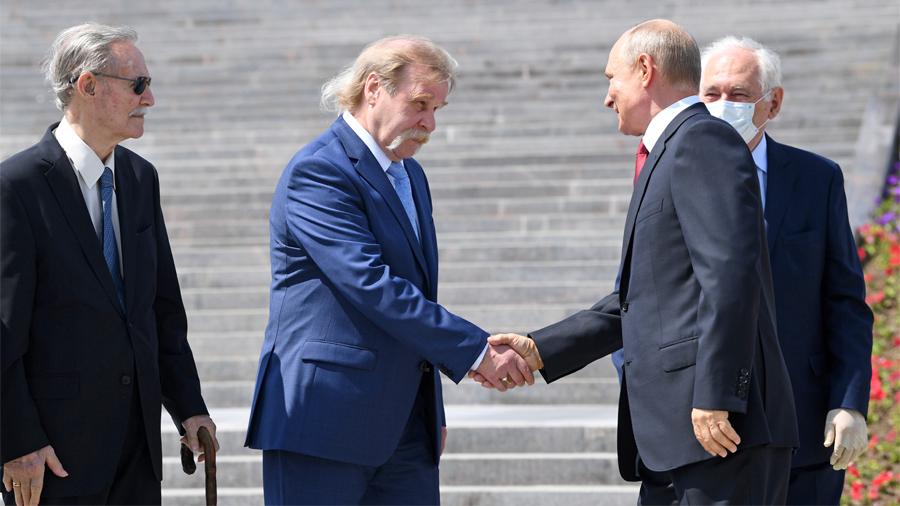 Песков раскрыл подробности подготовки участников встречи с Путиным в День России