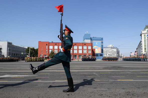 Как прошли парады Победы в городах России. Фоторепортаж