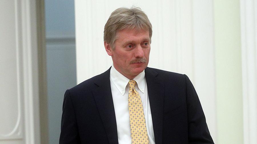 Песков вернулся на работу в офис после выздоровления