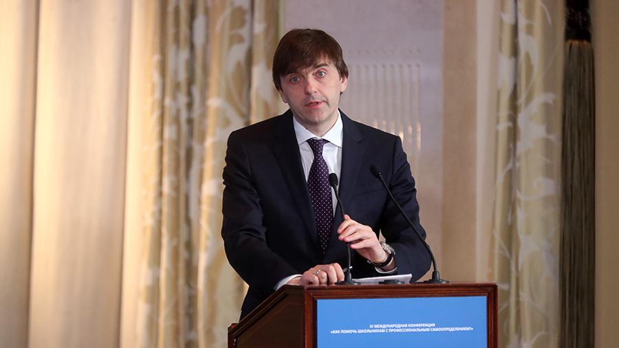 Кравцов рассказал о планах школ начать учебный год 1 сентября