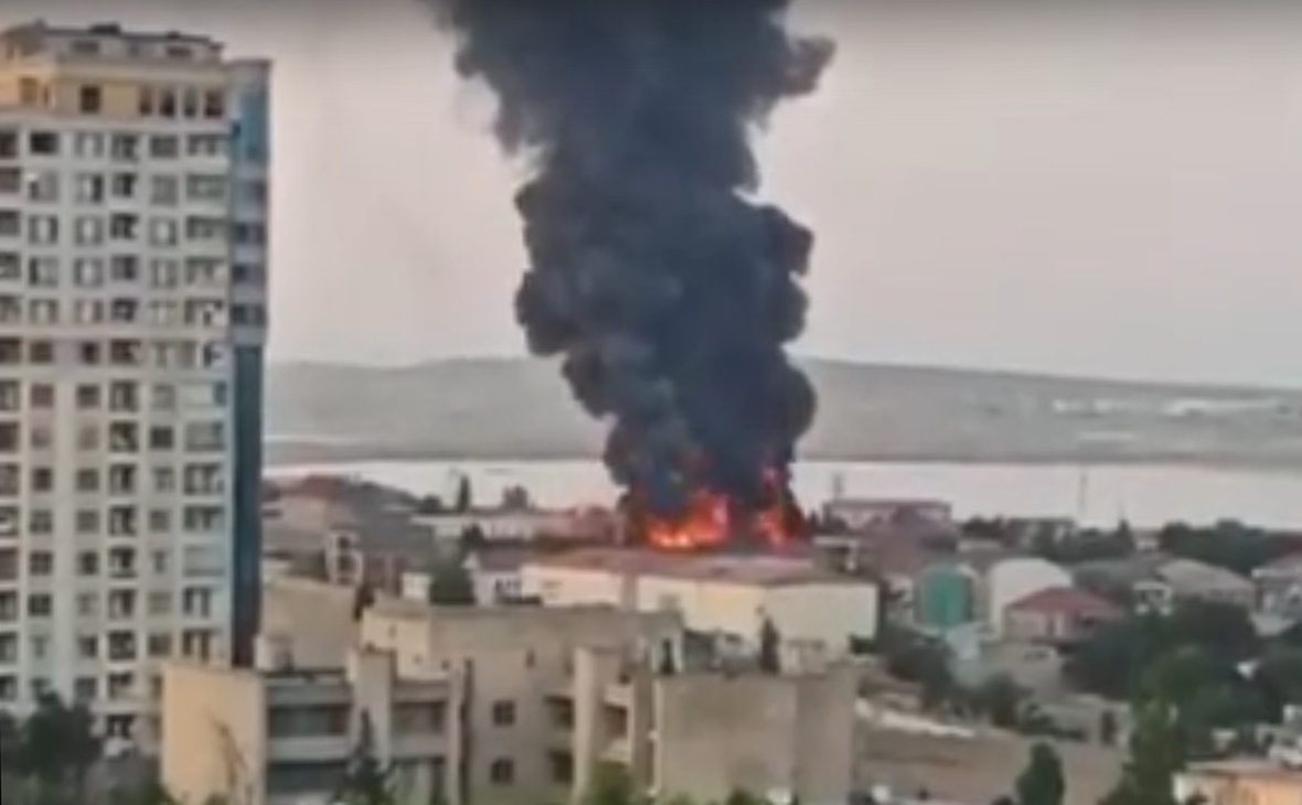 В Баку загорелся лакокрасочный завод