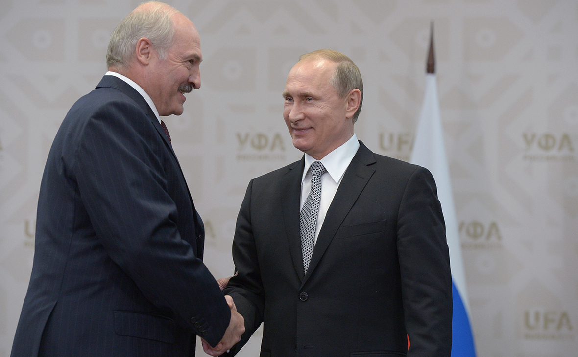 Лукашенко поздравил Путина с одобрением поправок в Конституцию