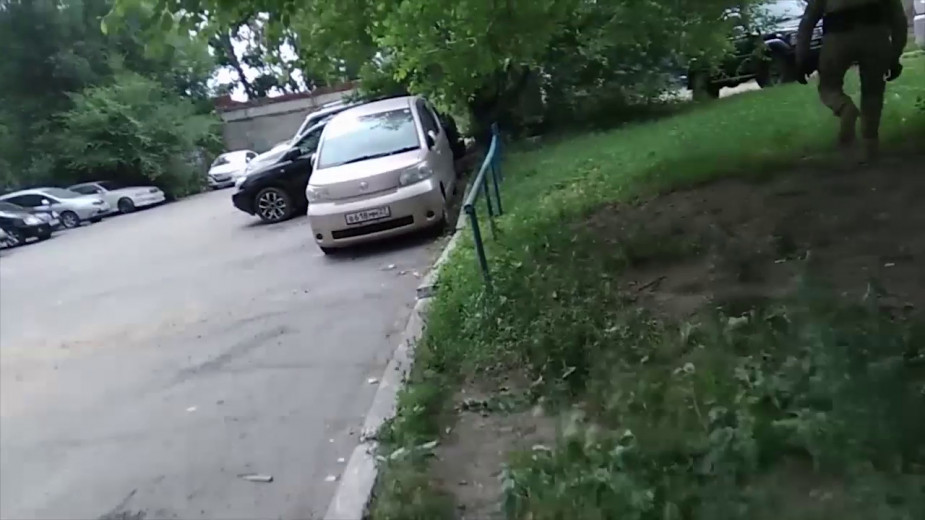 ФСБ показала видео задержания в Хабаровске предполагаемого террориста