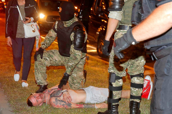 Столкновения протестующих с ОМОНом в Минске. Фоторепортаж