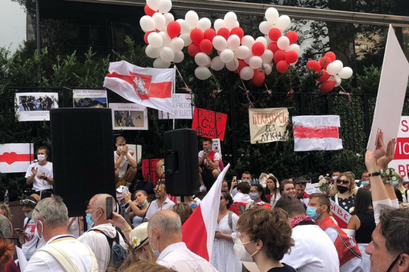 Акции в поддержку белорусов в городах мира. Фоторепортаж