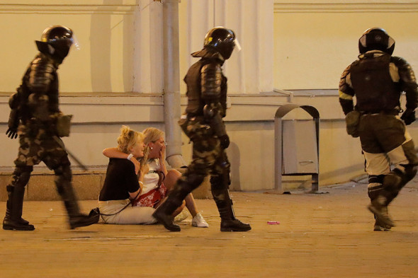 Второй вечер протестов в Минске. Фоторепортаж